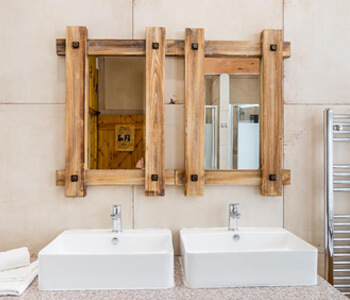 The bathroom at Butch Cassidy's Bunkhouse