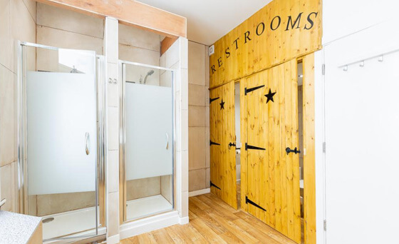 The bathroom in Butch Cassidy’s Bunkhouse